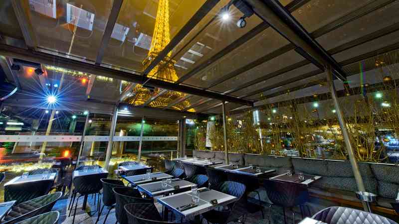 Le Bistro Parisien Restaurant in Paris Near the Eiffel Tower