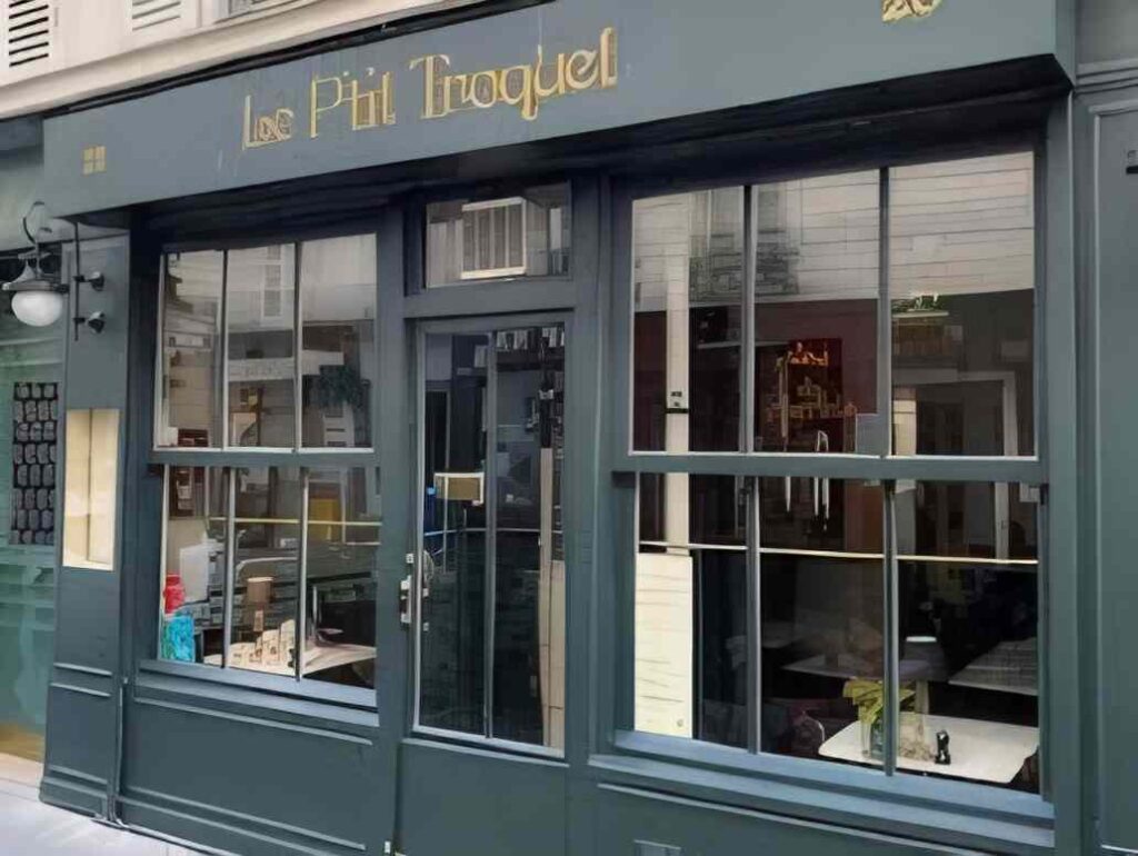 Le P’tit Troquet Restaurant in Paris Near the Eiffel Tower