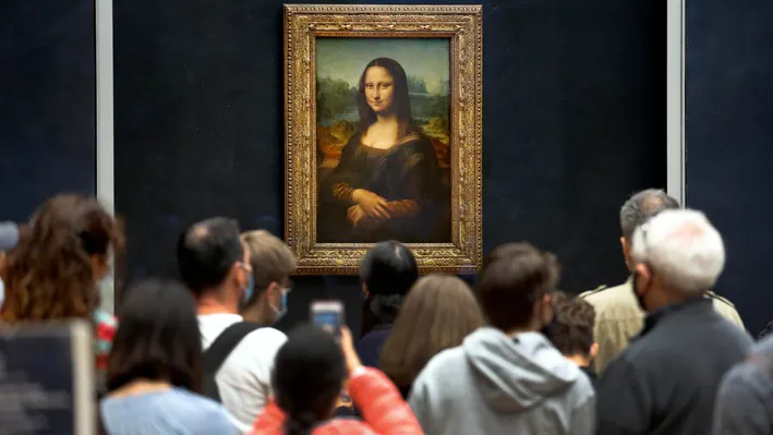 Mona lisa painting in louvre museum